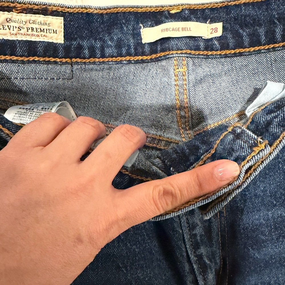 Levi’s Premium Ribcage Bell Jeans Size 28 High Rise Flare Dark Wash - Picture 5 of 12